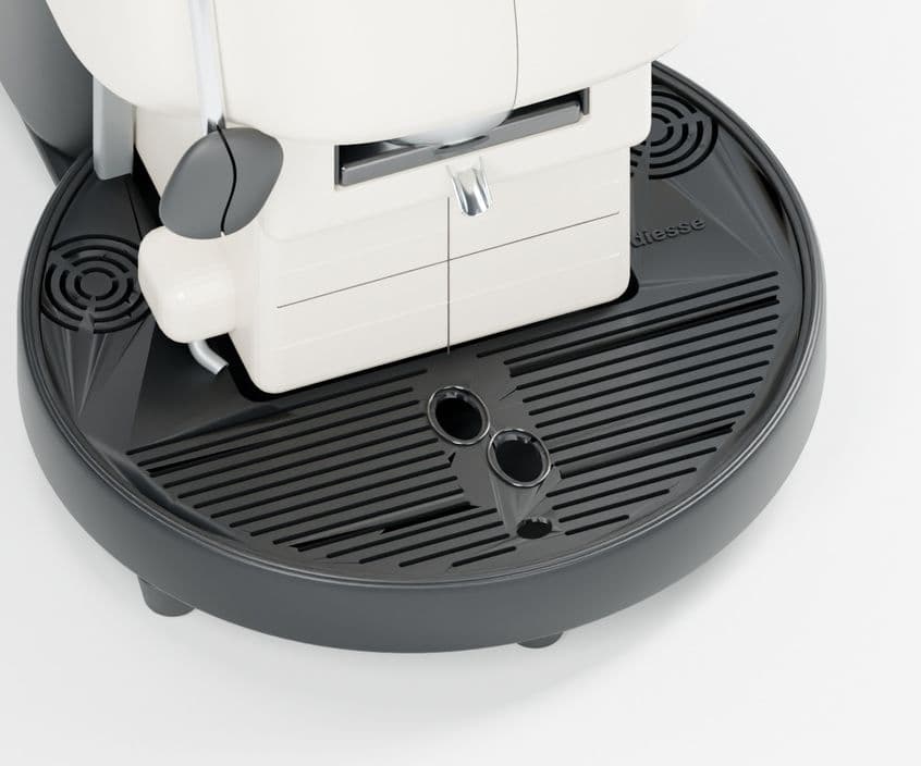 Tabakaja, versioni i parë: Vija të drejta dhe tri vrima kullimi. Aparati espresso 3D që ndërtuam për Caffè Iuliano, Pluton Studio